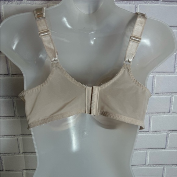 Bali Cream Satin Women's Bra/size 40D - Picture 6 of 7